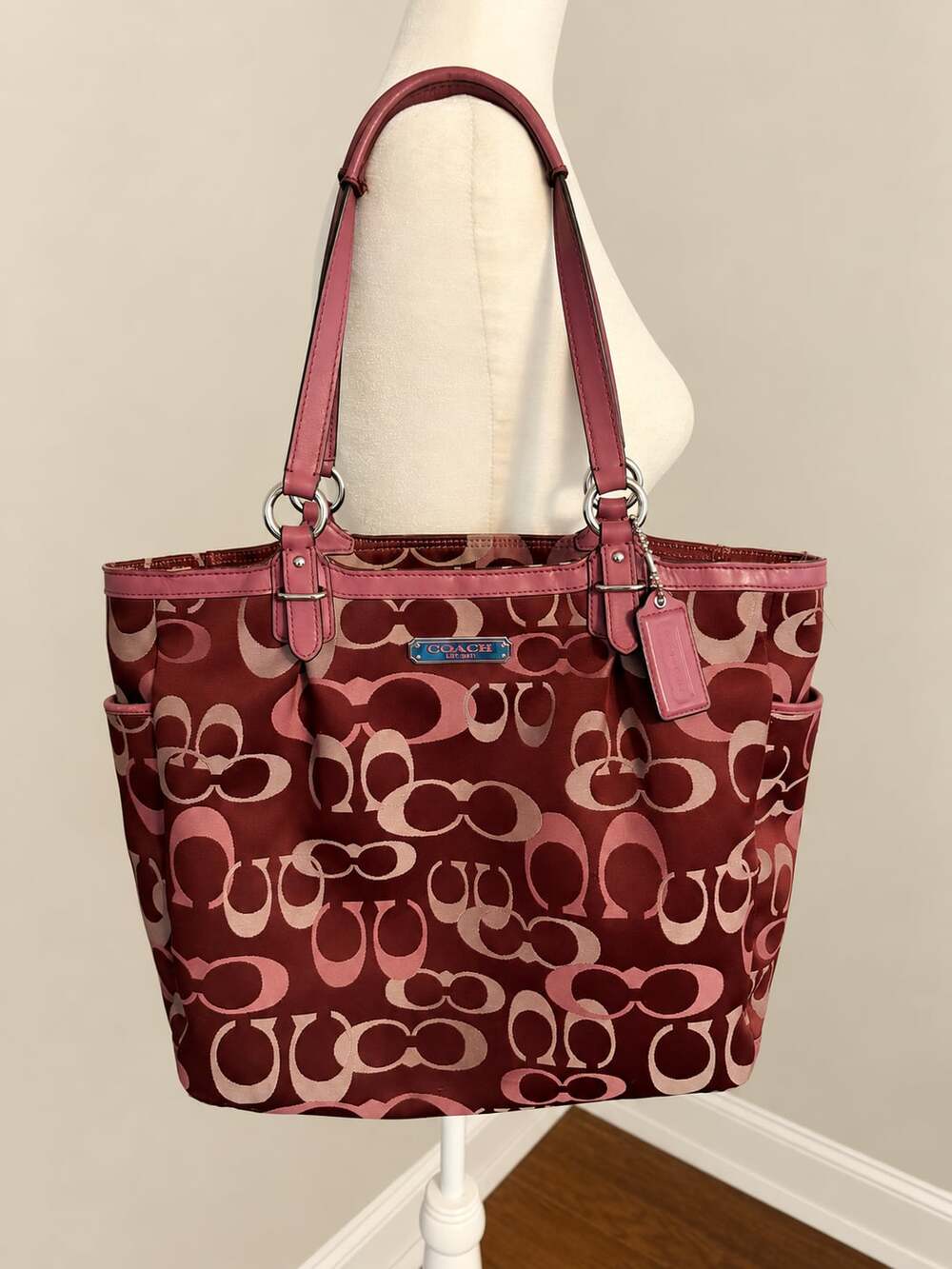 Coach Signature Op Art Jacquard Tote – Burgundy / Dusty Rose Pink Bordeaux